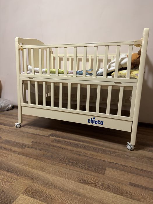 Детская кровать бренда Chicco