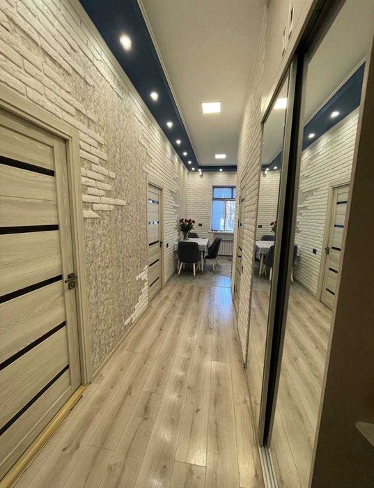 Чиланзар 1  Квартал ВЫСОКОПОТОЛОЧКА 3,40 2/4/4 кирпич