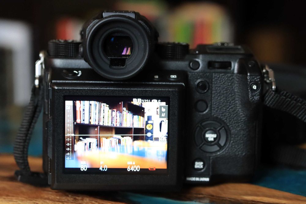 Среден формат Fuji GFX50S с обектив GF45mm f/2.8 WR и много екстри