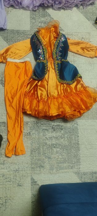 Продам костюмы для девочек