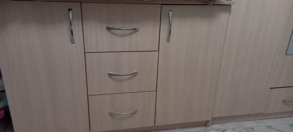 Срочно продается  шифонер и комод