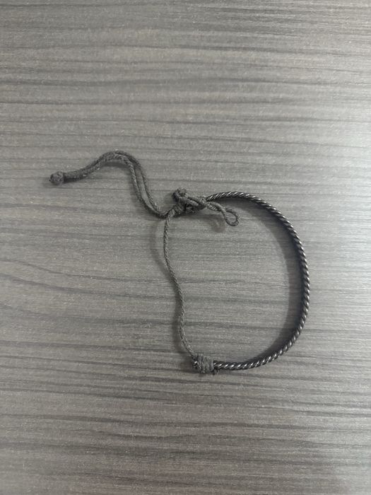 Brățară reglabilă cu șnur și bară metalică, gri