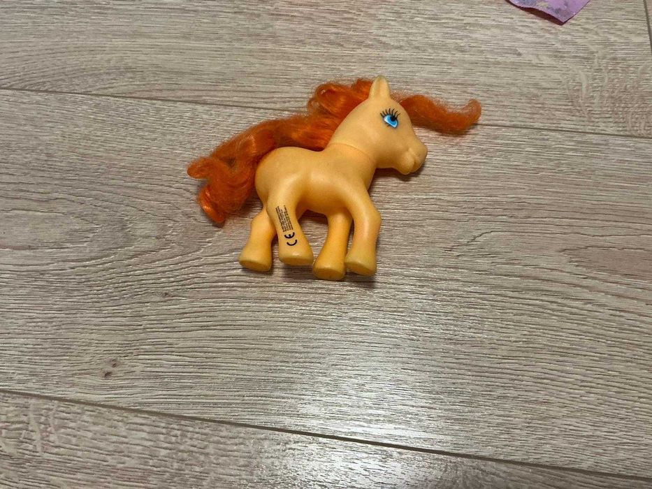 Păpuși Barbie și figurine de ponei de vânzare!