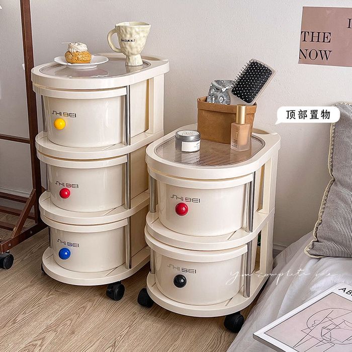 Тумбочка с колесиками