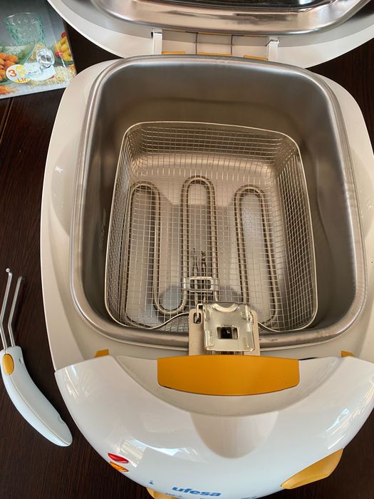 Friteuza cu ulei, din inox