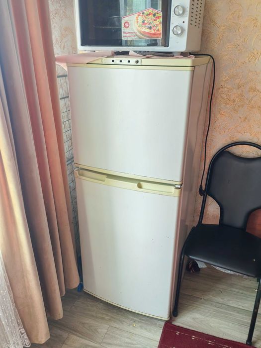 , продам холодильник Бирюса, работает, район кшт самовывоз 15 тыст