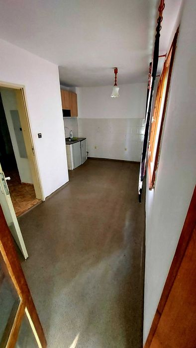 Дава се под наем Двустаен апартамент в Бургас, Възраждане - 80 кв.м за 153 € - Снимка #2