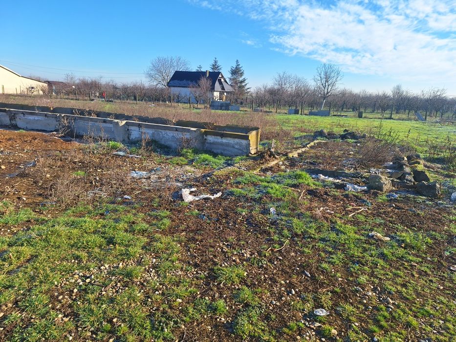 Vand teren intravilan la intrare in Tarian