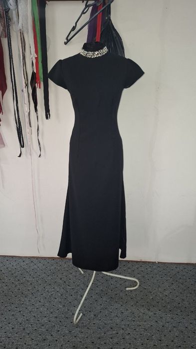 Zamonaviy oqshom libosi