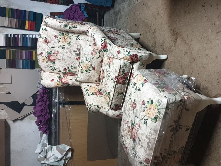 Fotoliu si taburet pt living