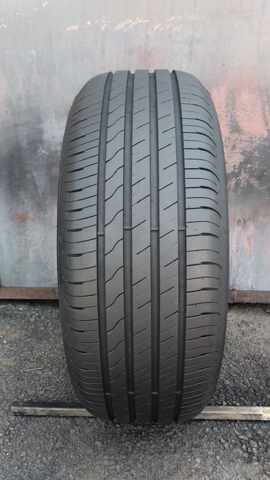 1брой лятна гума 215/55/17 GoodYear Efficient Grip Performance 2
dot4222