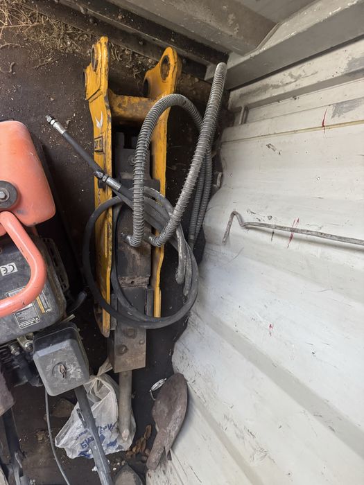 Продам гидромолот на мини экскаватор от 2х тонн