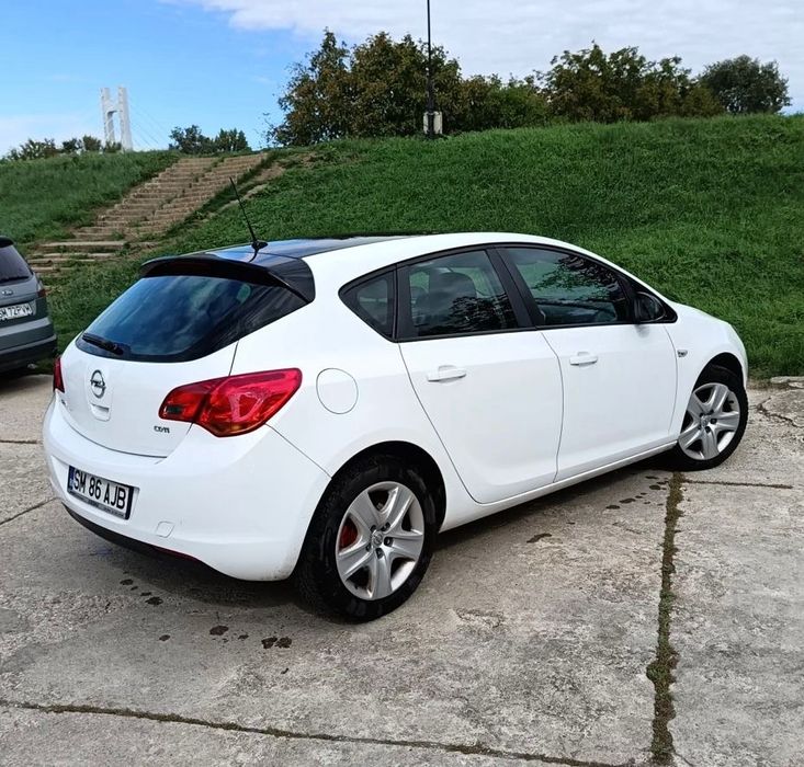 Opel Astra J motor 1.7TDI înmatriculată
