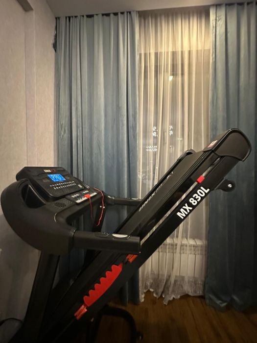 Беговая дорожка,полу професиональная.