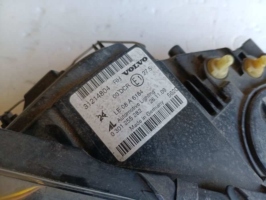 Десен фар ксенон за Volvo C30 / Волво ц30 xenon
