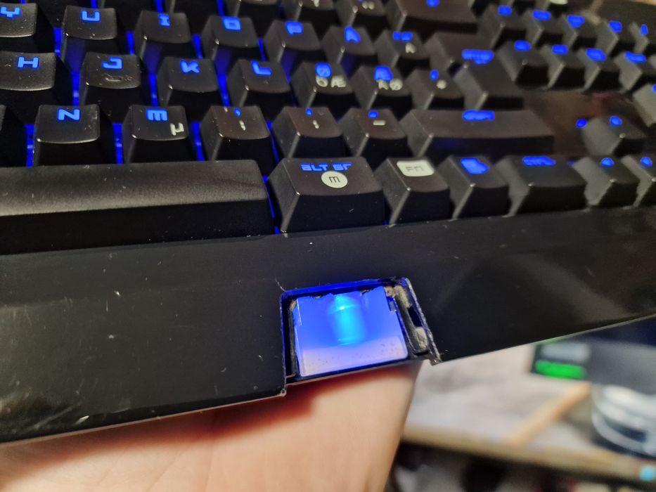 Tastatură mecanică Razer BlackWidow Ultimate – Switch-uri albastre