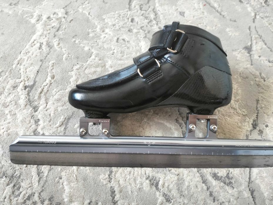 Продам коньки для шорт трека