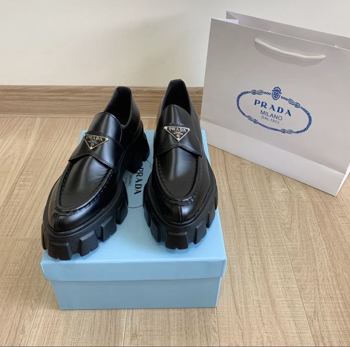 Лофферы Prada