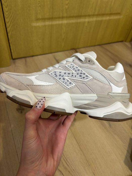Дамски обувки New Balance 9060