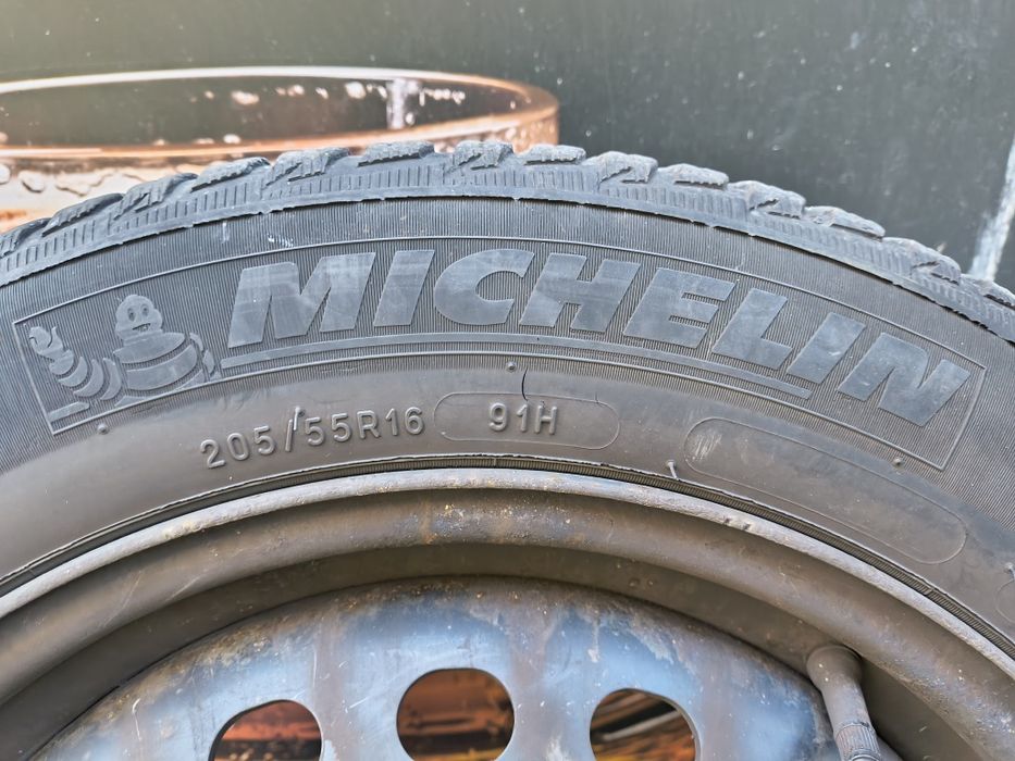 Комплект зимни гуми 205/55 R16 с джанти