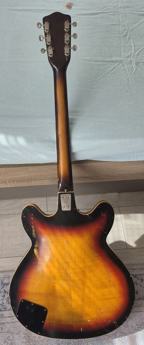 Ретро полуакустична електрическа китара Framus