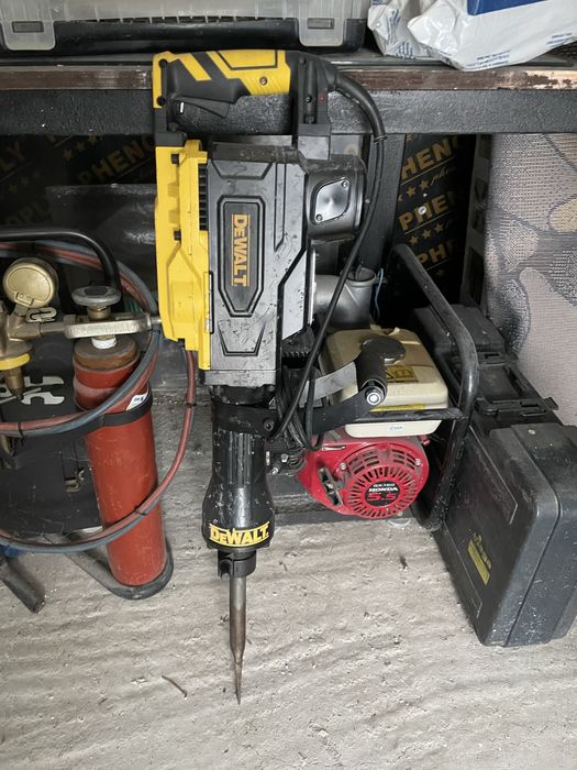 Къртач DeWalt почти нов