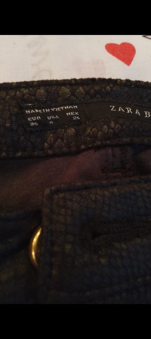 Pantalonii Zara Basic skinny fit material care imita pielea de sarpe