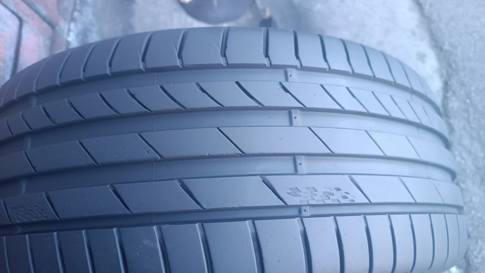 225/40/18 Kumho .