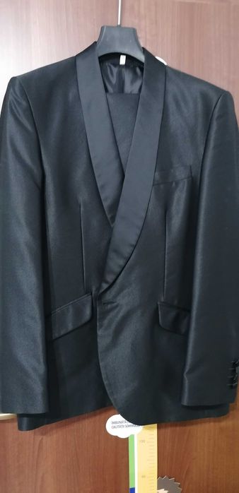 O Oportunitate Unică: Costum de Mire Elegant, Ca Nou - Mărimea 52