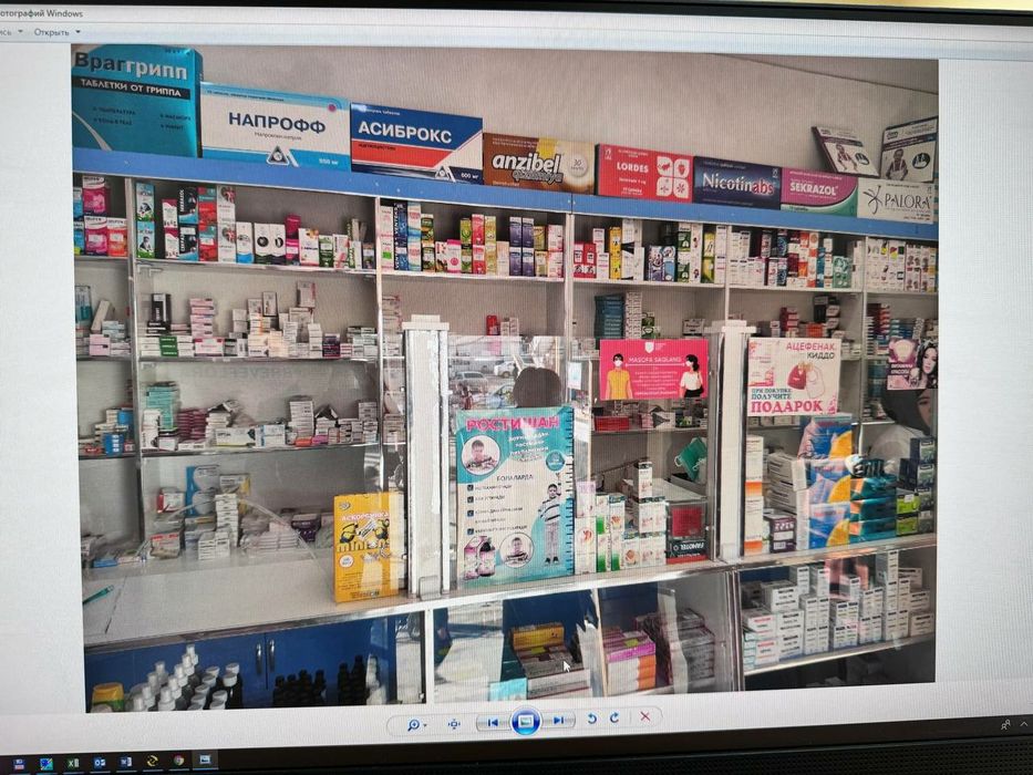 Prilavka. Razmer 2,50 ga 5 metr xolati yaxshi rangi kòk. 9,900ming sòm