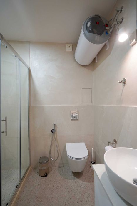 Дава се под наем Тристаен апартамент в Варна, Зимно кино Тракия - 134 кв.м за 999 € - Снимка #18