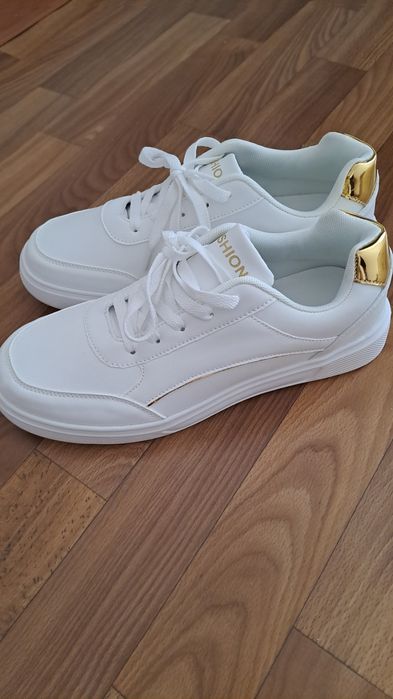 кроссовки женские