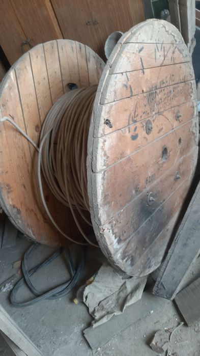 Деревянный кабельный барабан