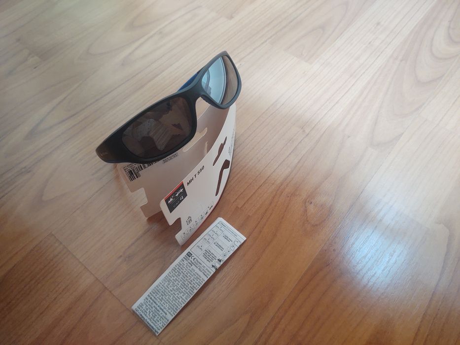 Vând ochelari de soare pentru copii