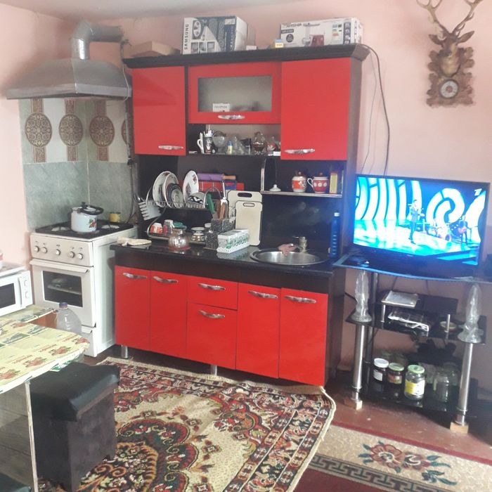 Уй сотилади 11сотих  6 хонали уй + 2 хона  времянка