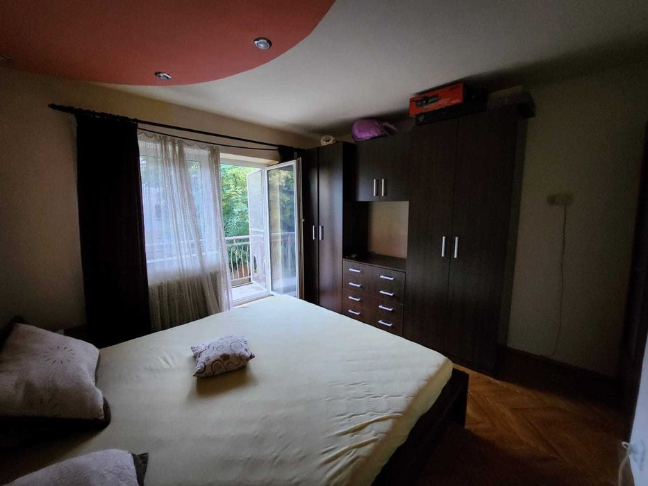 Vând apartament cu 2 camere in M17, et. 2, tip C2