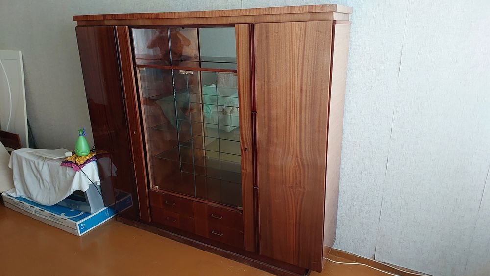 Продам сервант б/у