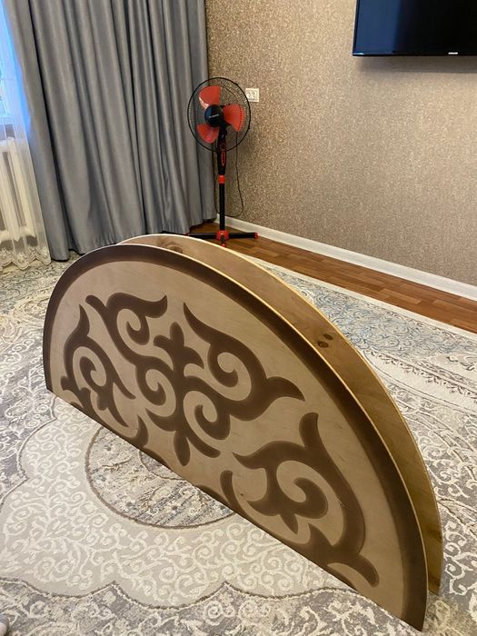 Сдам в аренду стол круглый