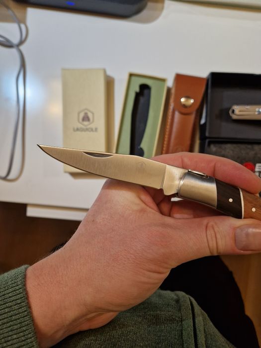 Чисто нов  нож Boker titanium S35VN и чисто нов нож Laguiole