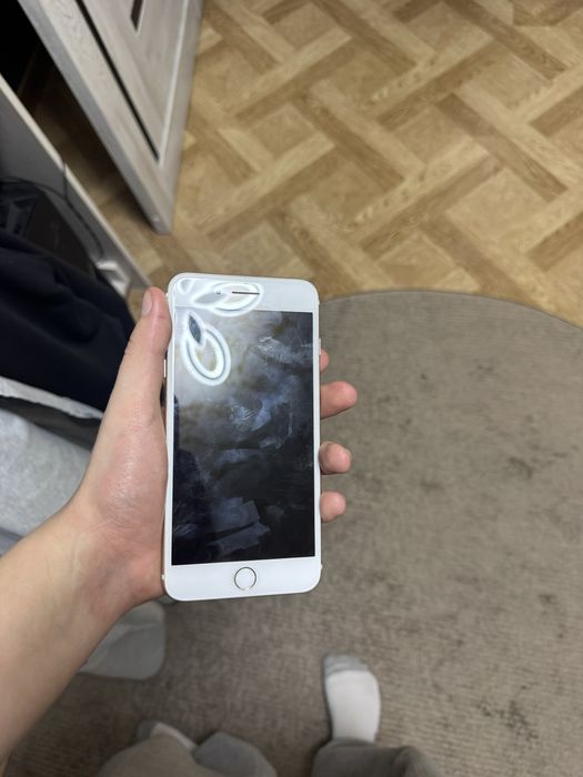 Айфон 7+ продам.