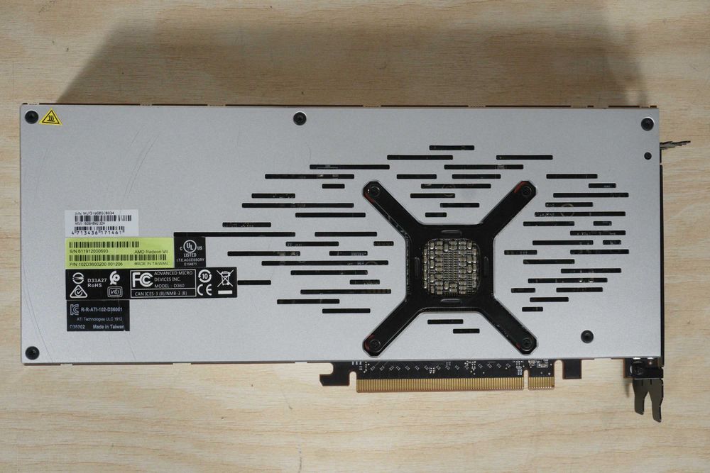 Radeon VII 16GB HBM2 AMD Radeon видеокарта (има забележки)/вкл. ДДС
