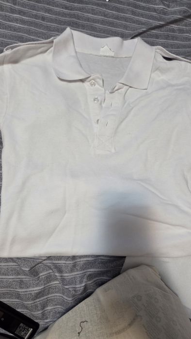 Tricou polo cu epoleți