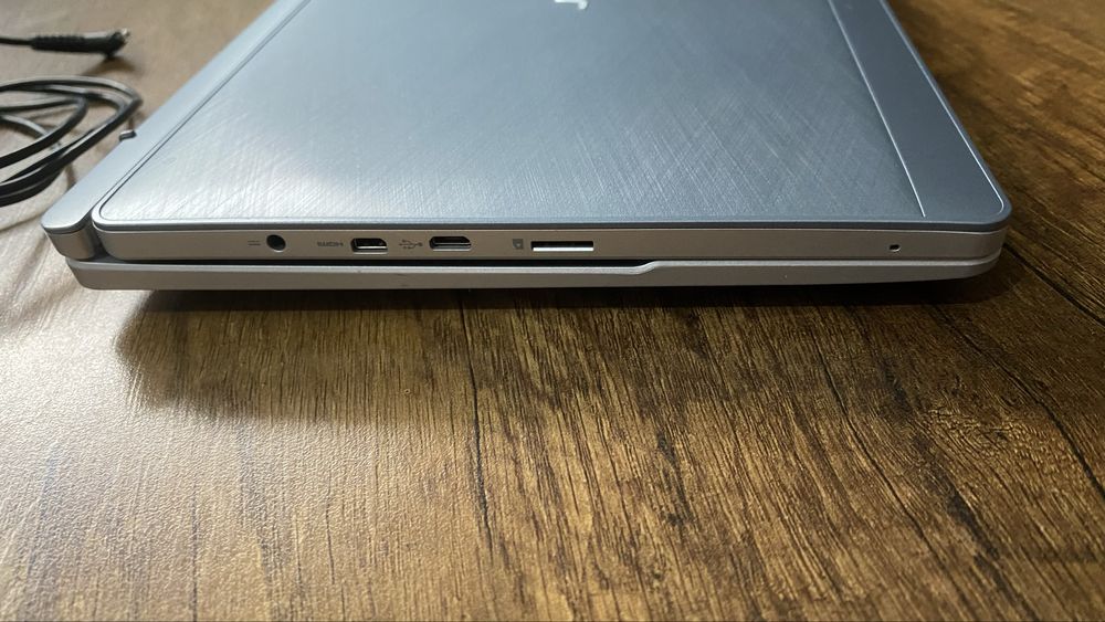 Acer планшет/ноутбук +тастатура TouchScreen