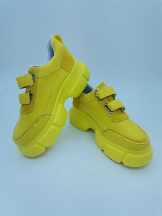 Кроссовки/обувь.