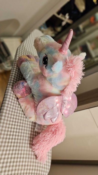 Jucarie plus UNICORN cu lumini si sunete marime medie ca NOUA