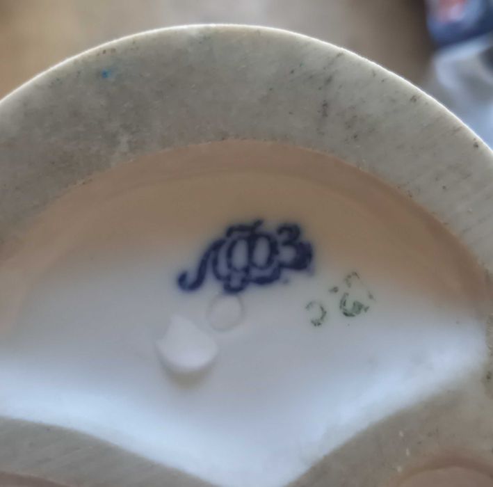 Фарфоровая Статуэтка собаки породы боксер