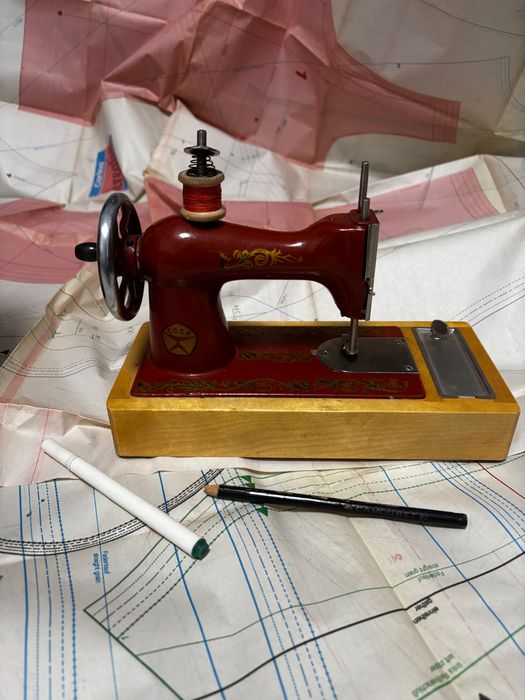 Детская швейная машинка
