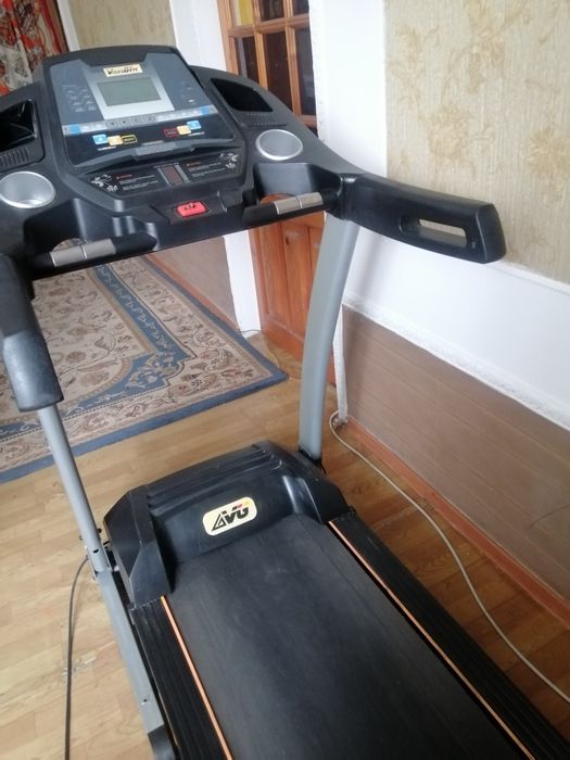 Спротивная беговая дорожка