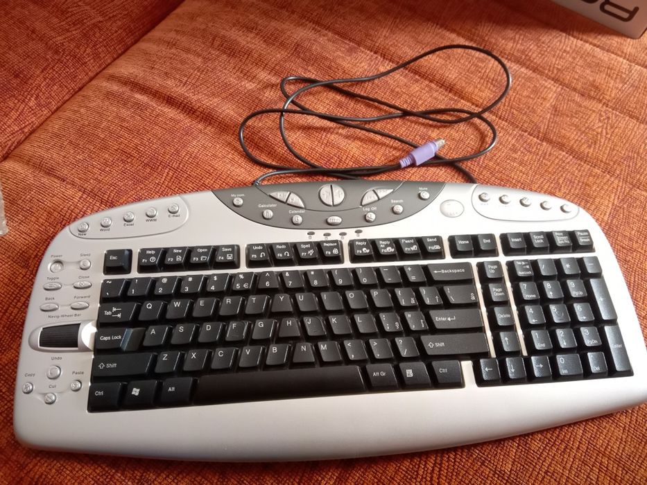 Tastatura aproape nouă