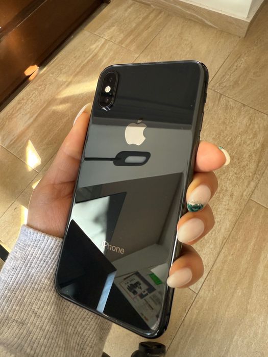 iPhone XS 64 GB (space gray) с подарък кейс и кабел